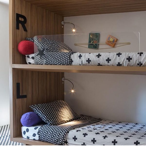 Móveis Multifuncionais: Otimizando Espaços em Quartos de Jovens