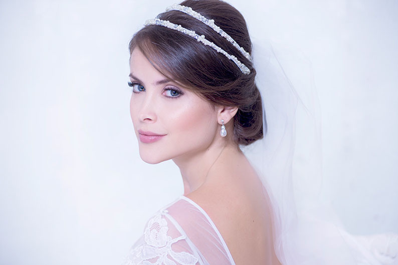 5 Ideias de Acessórios de Cabelo Minimalistas para Noivas
Como Escolher o Acessório de Cabelo Perfeito para seu Casamento Minimalista
Tendências de Acessórios de Cabelo para Noivas: O Minimalismo em Alta
Grampos de Pérola vs. Laços de Cetim: Qual Acessório Minimalista Escolher?
Onde Encontrar Acessórios de Cabelo Minimalistas para Noivas