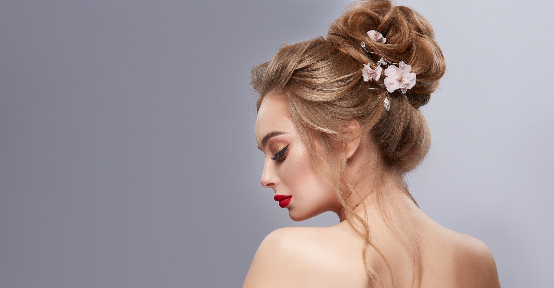 5 Ideias de Acessórios de Cabelo Minimalistas para Noivas
Como Escolher o Acessório de Cabelo Perfeito para seu Casamento Minimalista
Tendências de Acessórios de Cabelo para Noivas: O Minimalismo em Alta
Grampos de Pérola vs. Laços de Cetim: Qual Acessório Minimalista Escolher?
Onde Encontrar Acessórios de Cabelo Minimalistas para Noivas