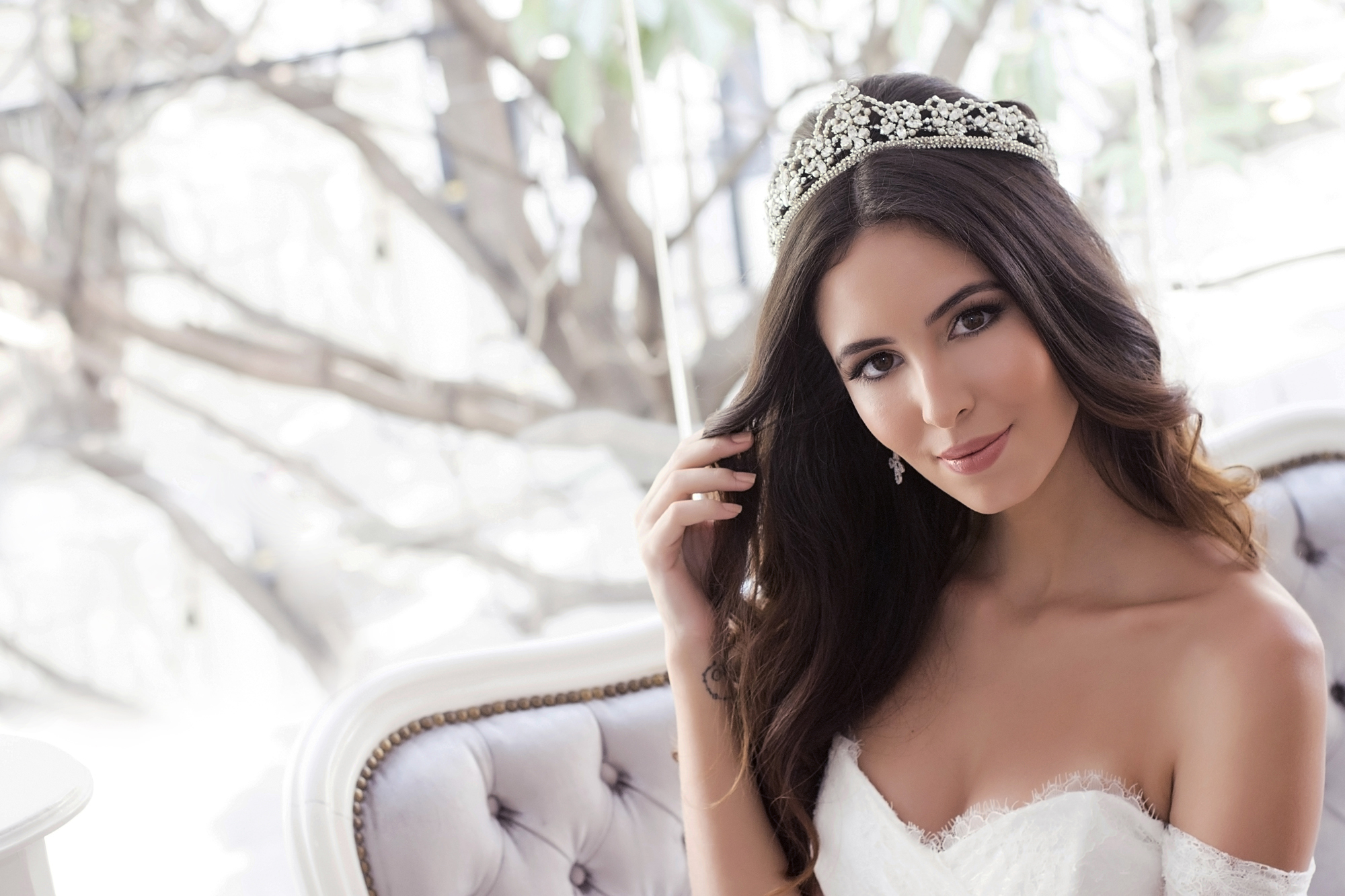 5 Ideias de Acessórios de Cabelo Minimalistas para Noivas
Como Escolher o Acessório de Cabelo Perfeito para seu Casamento Minimalista
Tendências de Acessórios de Cabelo para Noivas: O Minimalismo em Alta
Grampos de Pérola vs. Laços de Cetim: Qual Acessório Minimalista Escolher?
Onde Encontrar Acessórios de Cabelo Minimalistas para Noivas