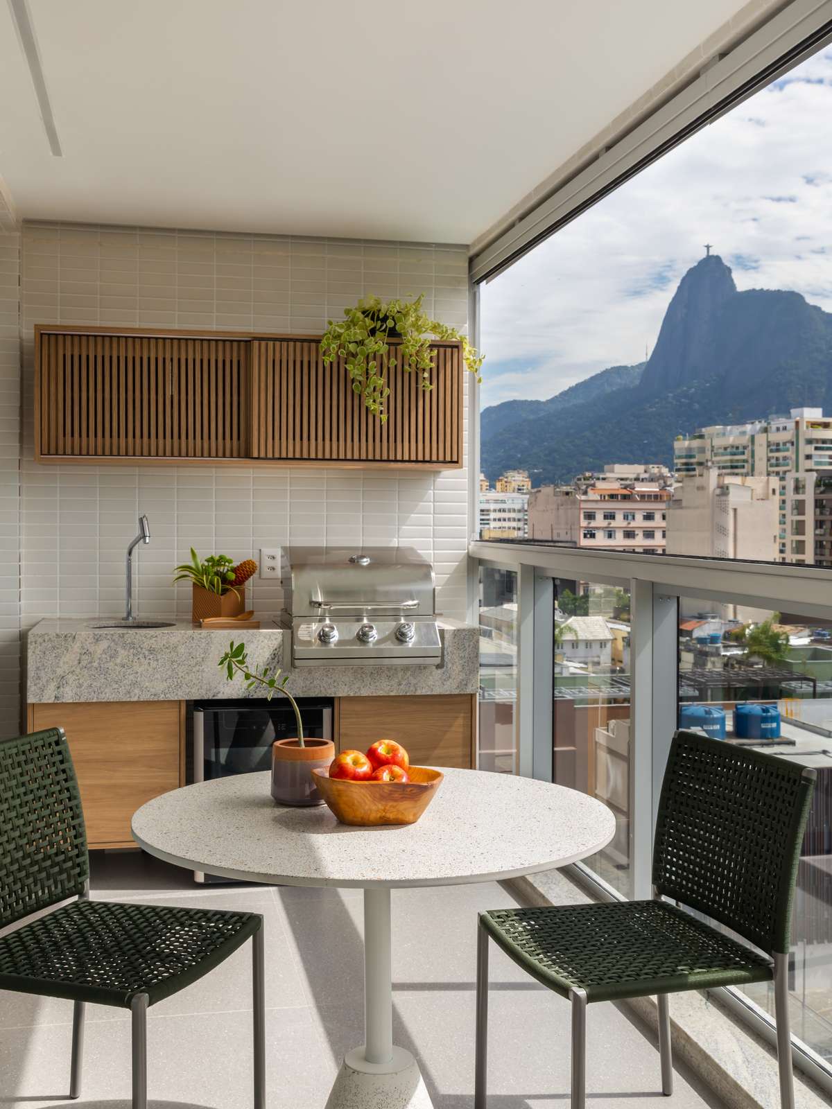 Varanda gourmet pequena: otimizando o espaço com criatividade