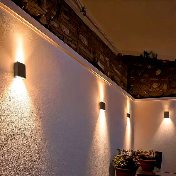 Arandela de parede com design minimalista