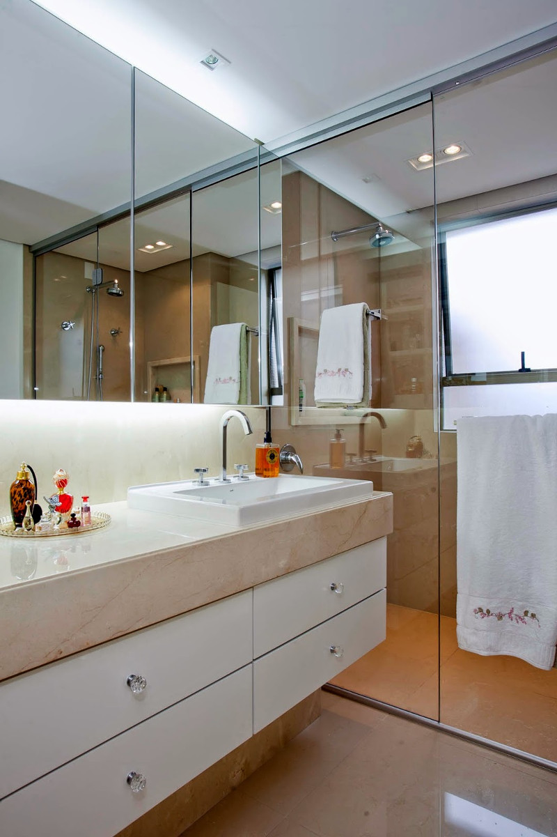 armário espelheira banheiro pequeno vs grande