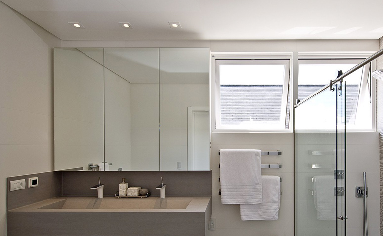 armário espelheira banheiro com iluminação LED