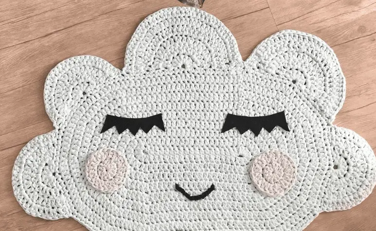 DIY: Móbiles e Porta-Maternidade Criativos para o Quarto do Seu Bebê