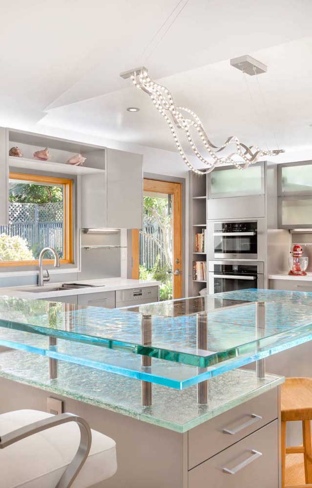 Manutenção de bancadas de vidro: dicas para manter o brilho