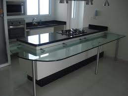 Bancada de vidro ou outros materiais: qual a melhor opção para sua cozinha?