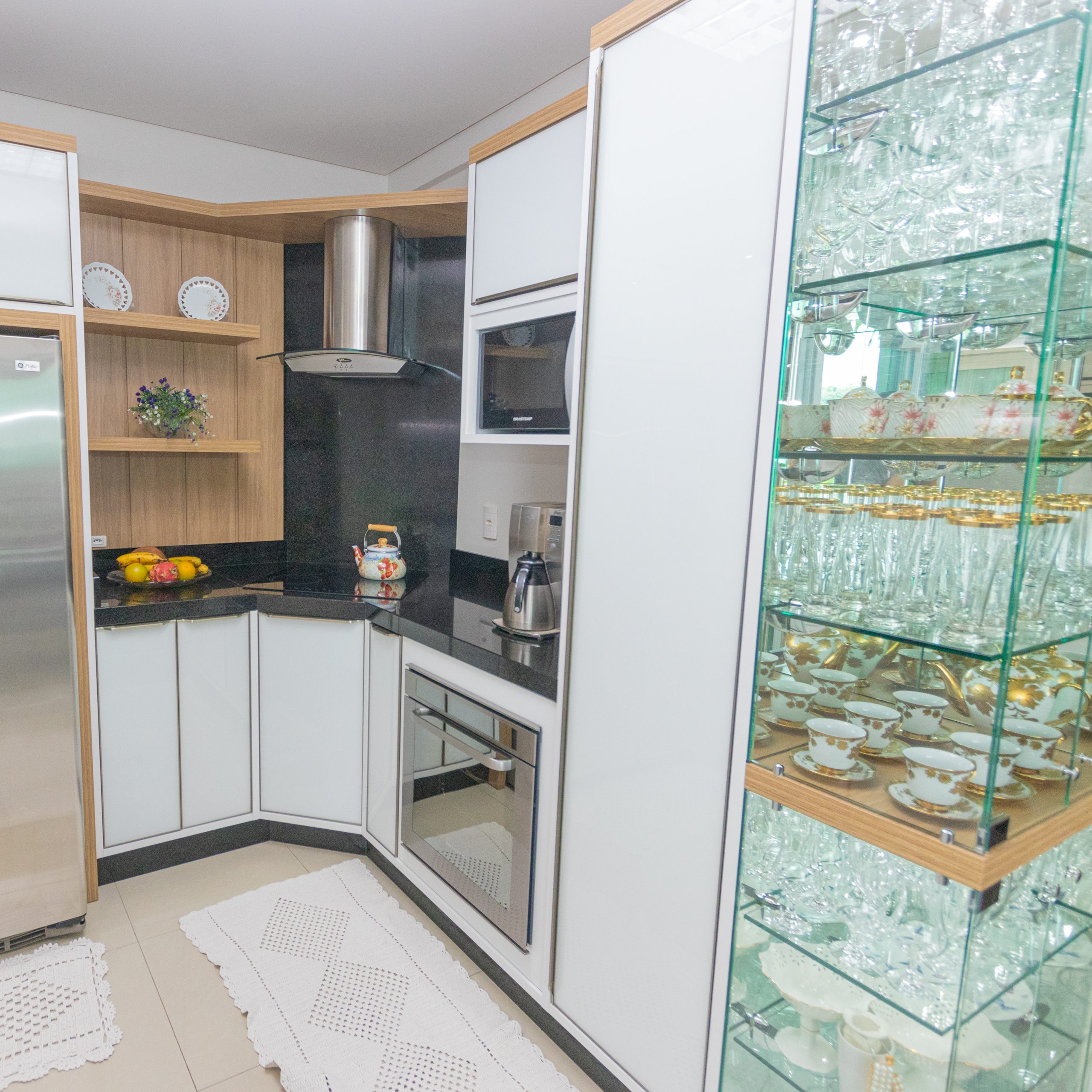 Bancada de vidro ou outros materiais: qual a melhor opção para sua cozinha?