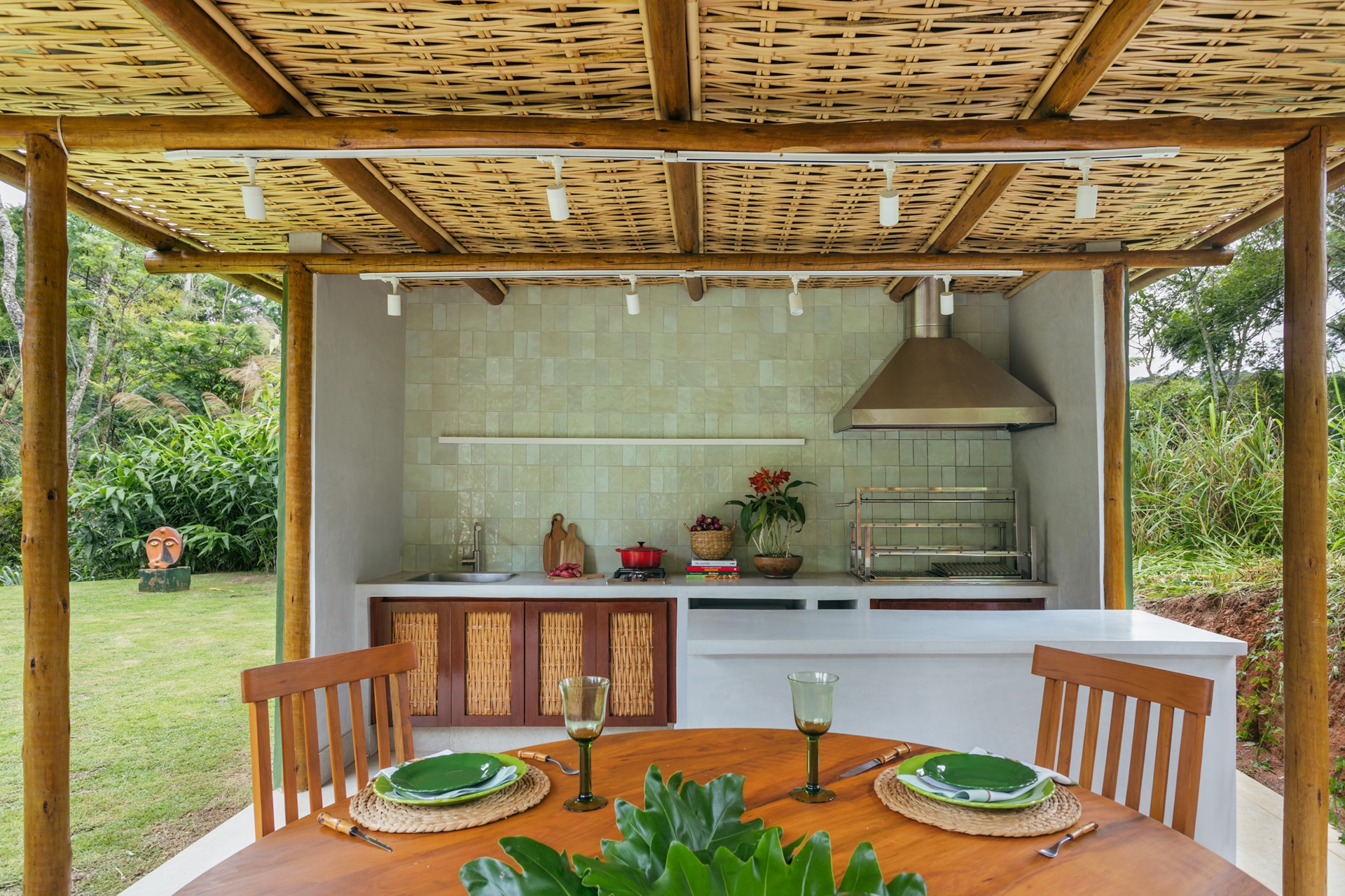 Granito vs. Porcelanato: Qual a Melhor Bancada para Churrasqueira?