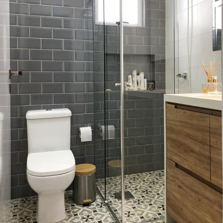 erros comuns ao decorar banheiro cinza