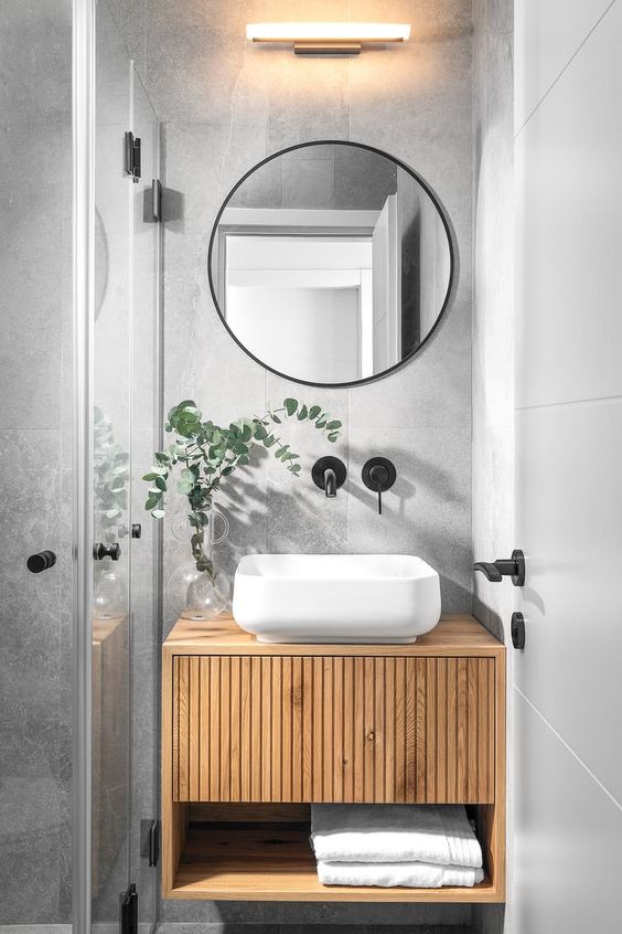 Comparativo: Cimento Queimado vs. Porcelanato no Banheiro