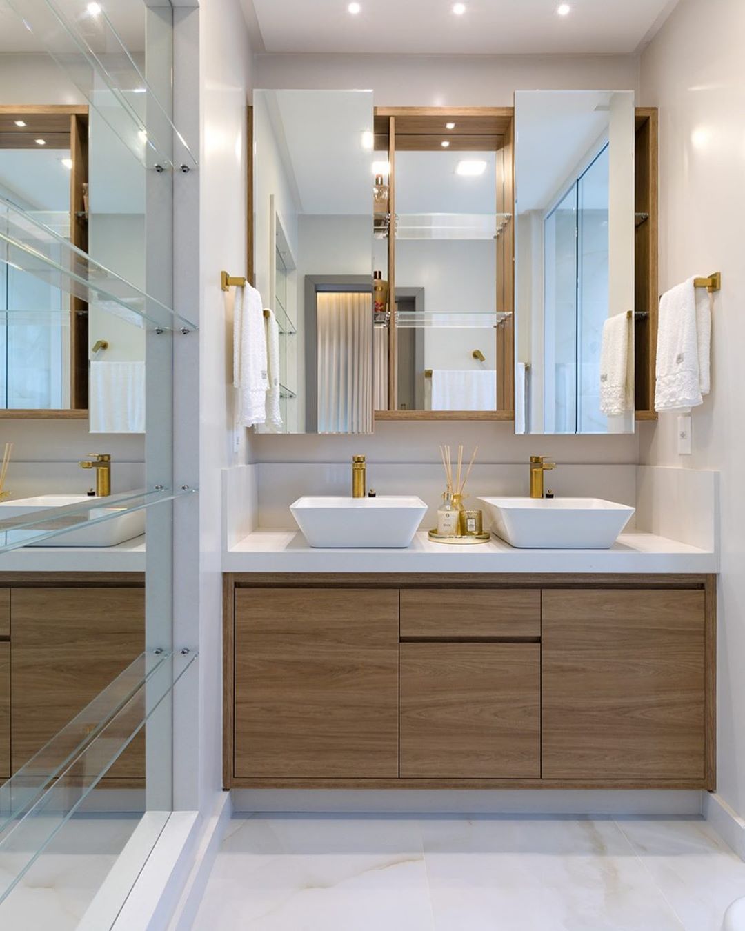 banheiro com duas cubas vs uma cuba grande