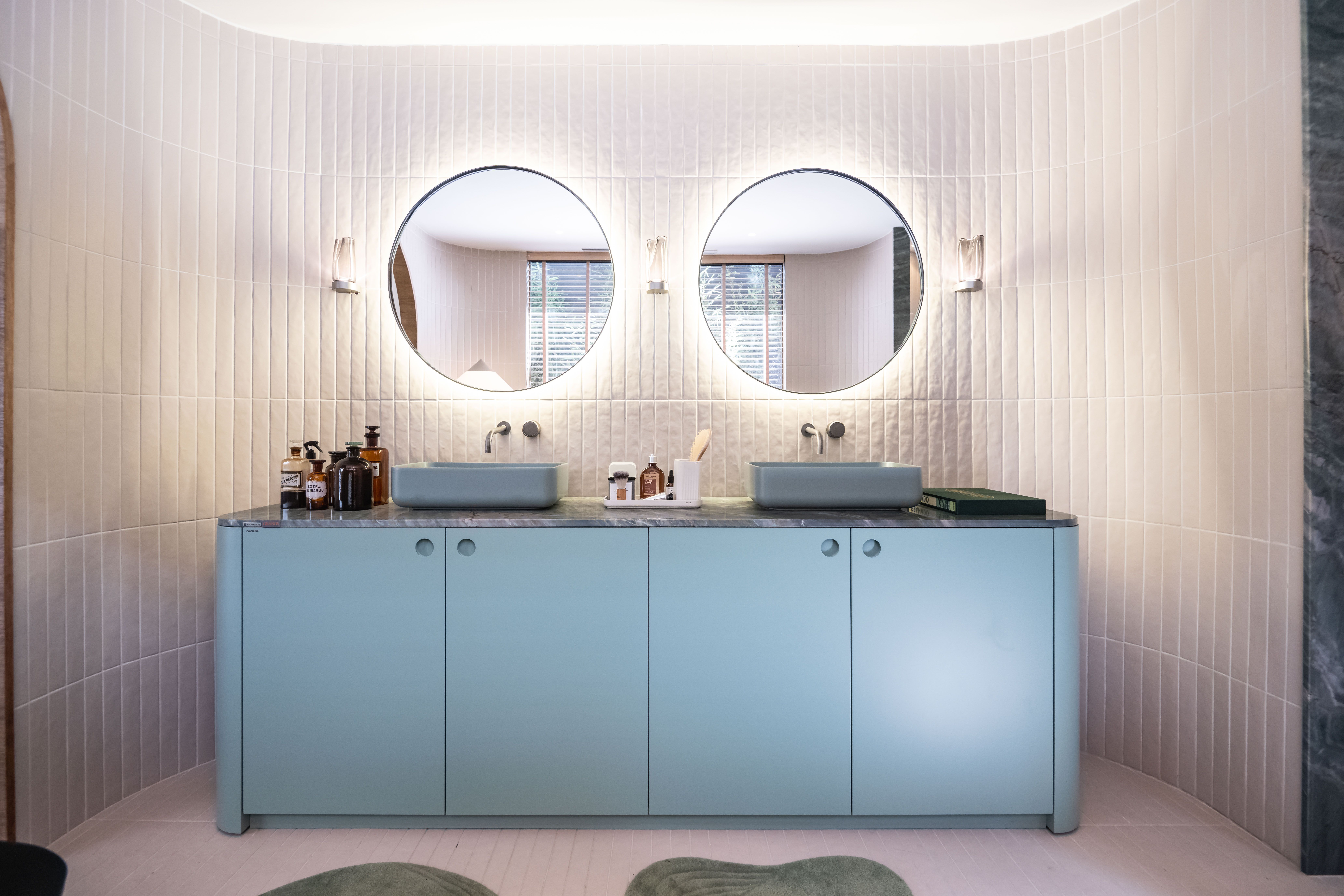 quanto custa um banheiro com duas cubas