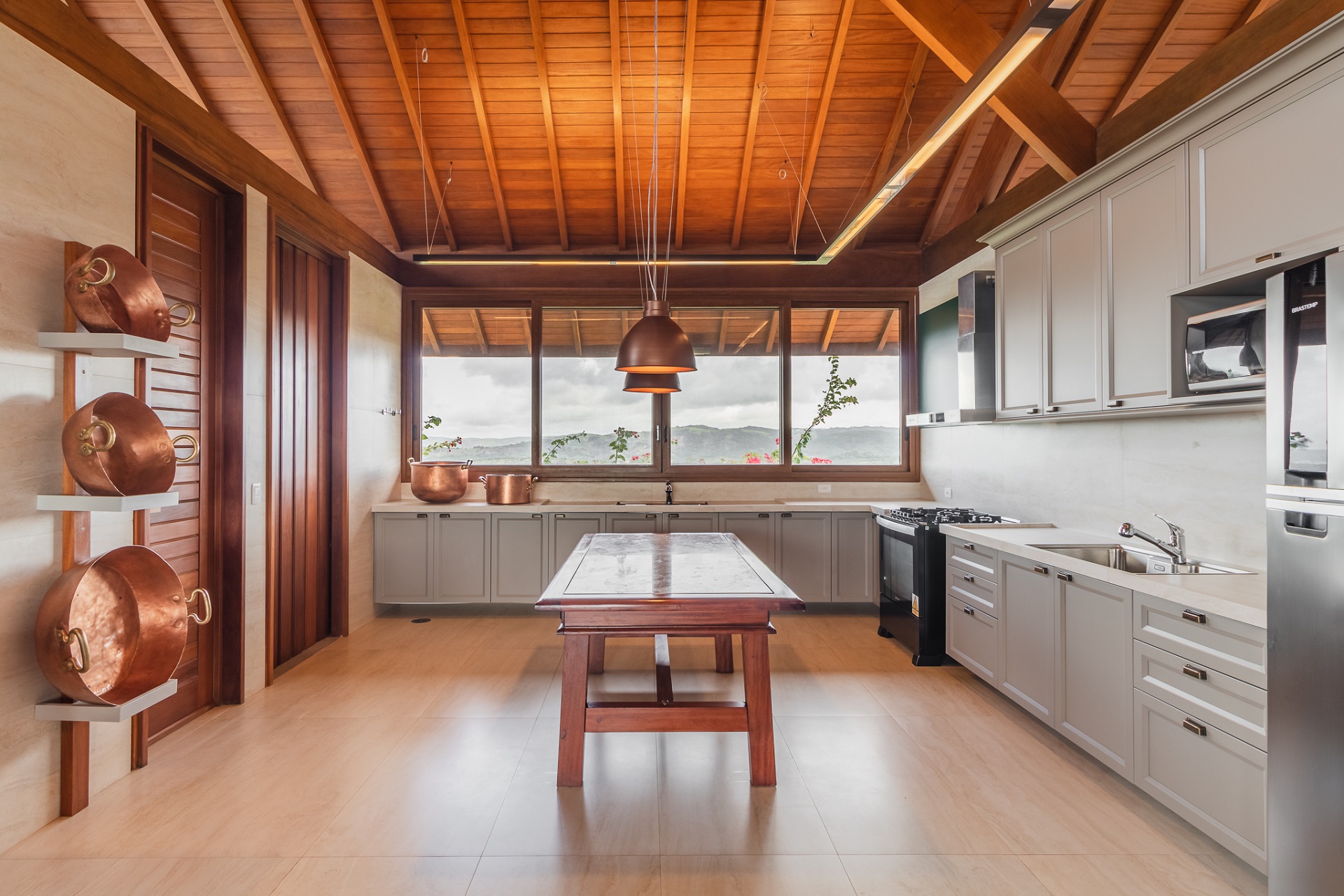 Detalhes decorativos que transformam seu banheiro em um refúgio farmhouse