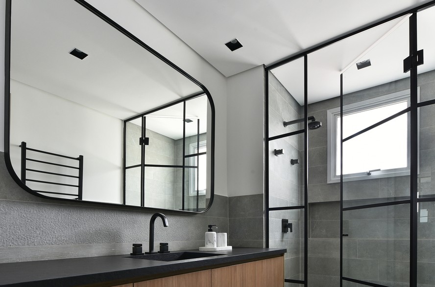 Banheiros Industriais Pequenos: Maximizando o Espaço com Estilo