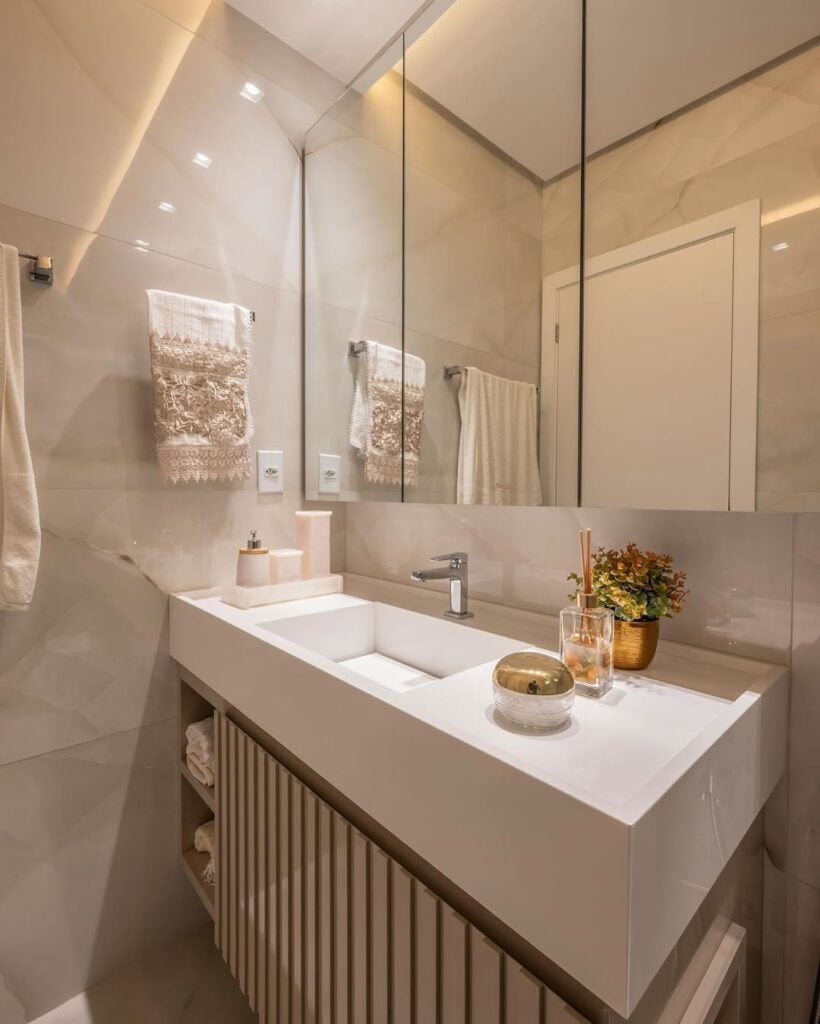 Como Escolher Cubas e Torneiras para Banheiros Pequenos com Estilo