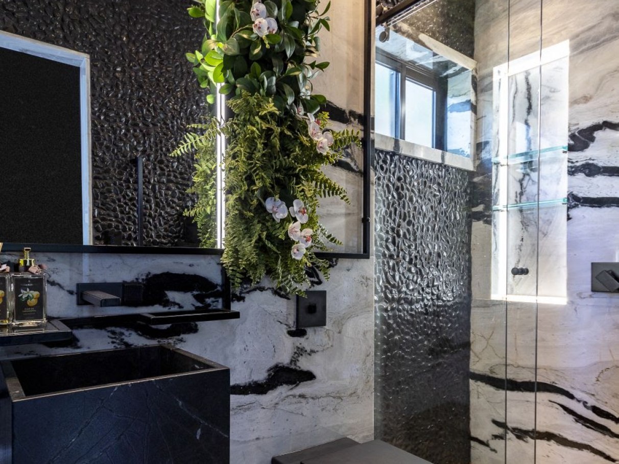 Gabinete para Banheiro Preto e Branco: Modelos e Dicas de Instalação