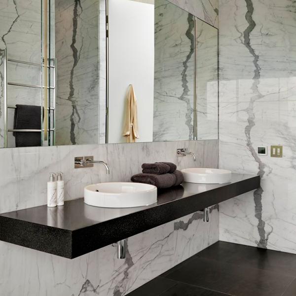 Gabinete para Banheiro Preto e Branco: Modelos e Dicas de Instalação