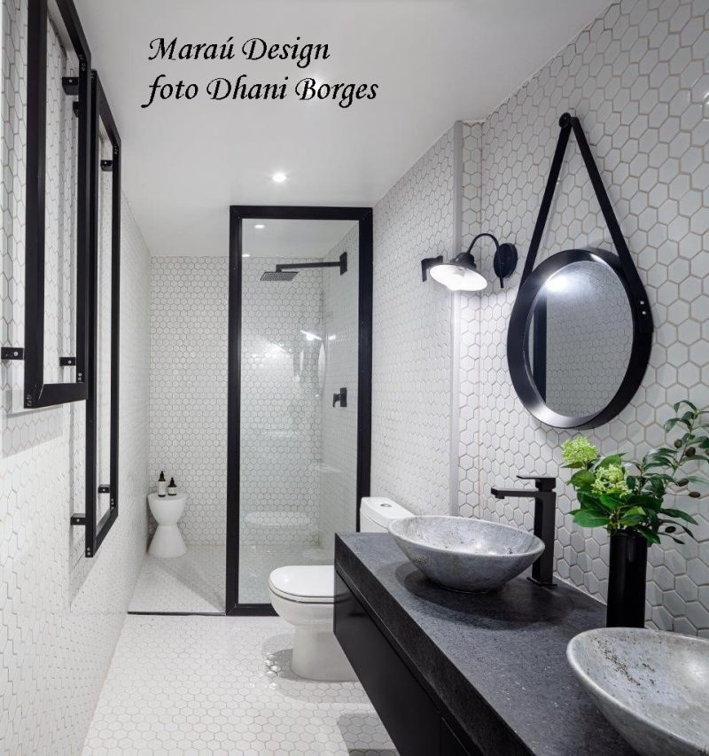 banheiro preto e branco