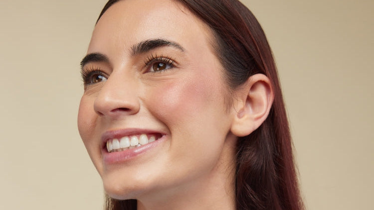 Guia completo de cores de blush para peles claras a negras