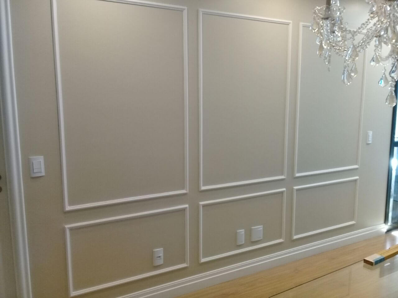 boiserie gesso vs poliuretano