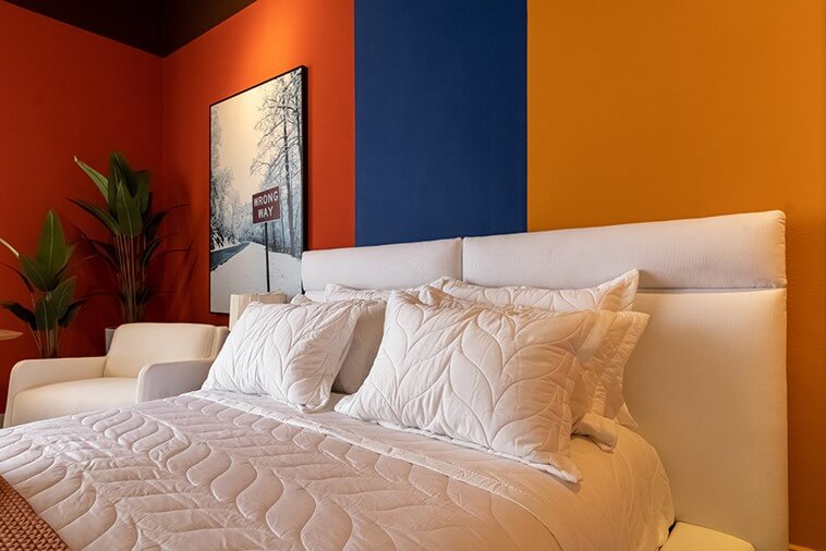 ideias de cabeceira de cama estofada para quarto pequeno