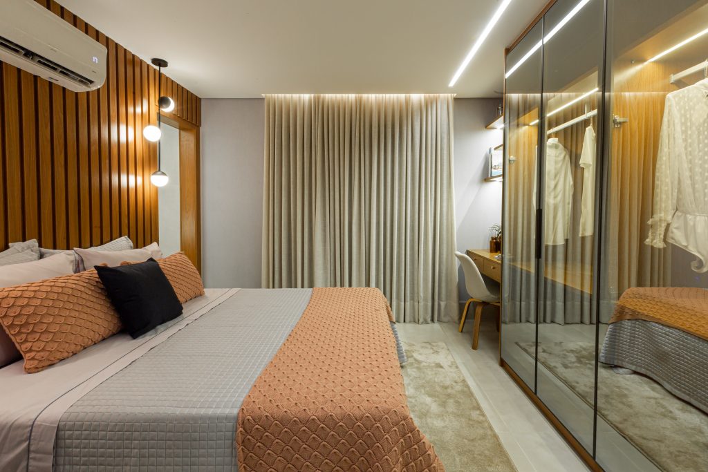 5 Ideias de Títulos para Artigos sobre Cabeceiras de Madeira:
1. Cabeceira de Madeira: Guia Completo de Estilos e Medidas para o Seu Quarto
2. Transforme Seu Quarto: Como Escolher a Cabeceira de Madeira Perfeita
3. Cabeceiras Ripadas vs. Madeira Maciça: Qual a Melhor Opção para Você?
4. Medidas Ideais de Cabeceiras para Camas Casal