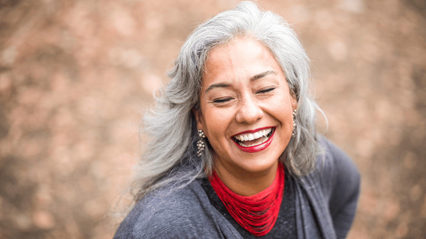 erros comuns ao cuidar de cabelo grisalho