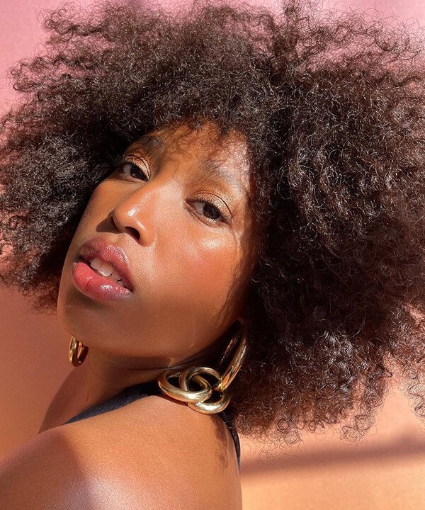 cabelo com pontas ressecadas