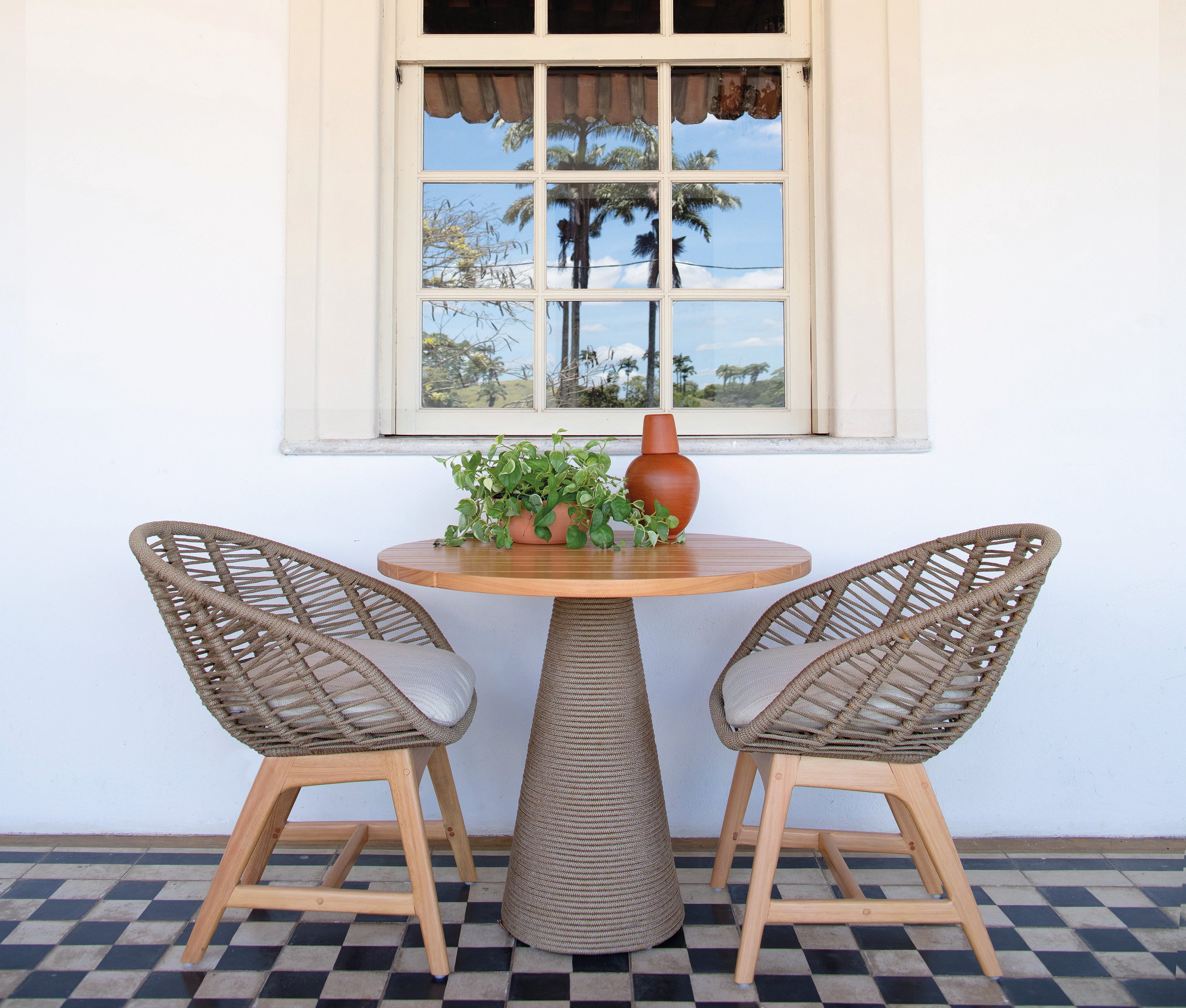 Guia Completo: Como Escolher a Cadeira Ideal para Sua Varanda Pequena