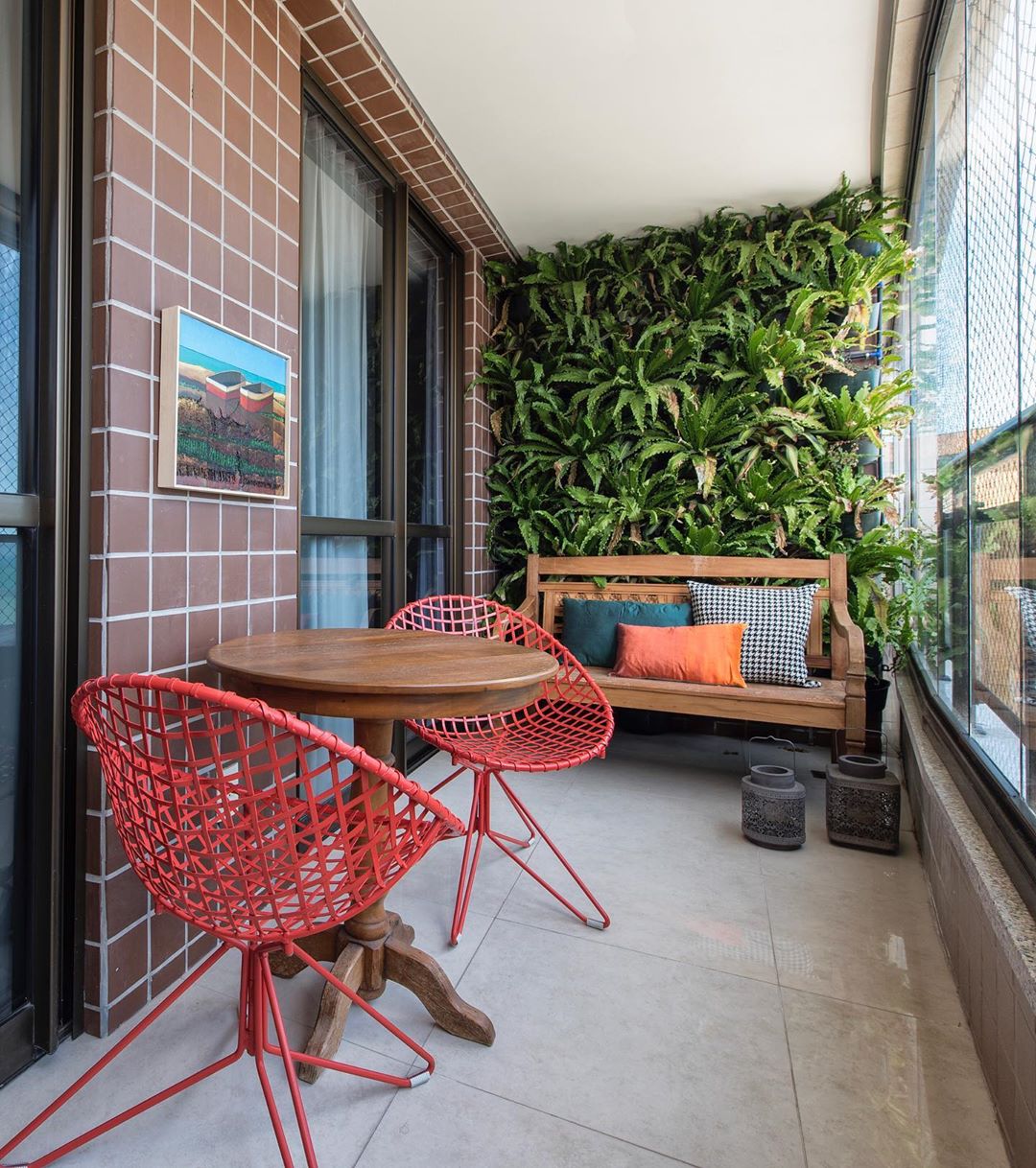 Transforme Sua Varanda: Ideias de Decoração com Cadeiras de Balanço e Suspensas