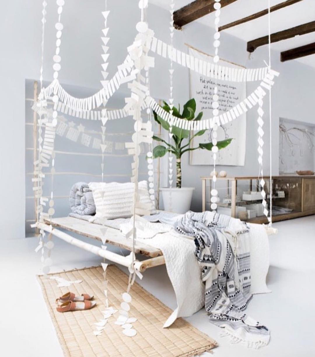 ideias criativas cama suspensa quartos pequenos