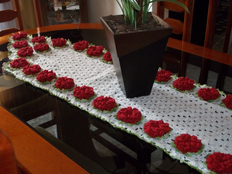 preço caminho de mesa crochê flores artesanal