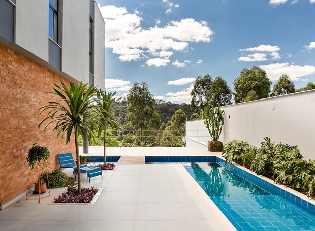 como escolher o tamanho ideal de piscina para quintal pequeno