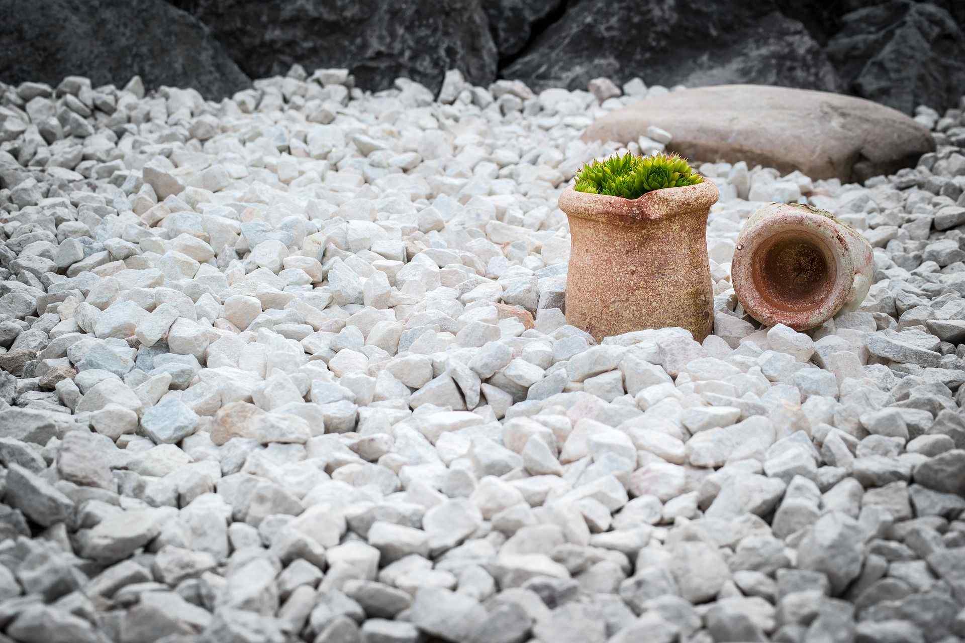 cascalho branco para jardim