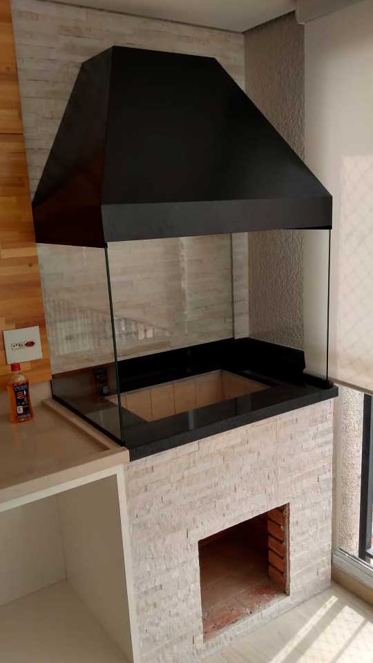 Churrasqueira de Vidro vs. Outros Materiais: Qual a Melhor Opção para Você?