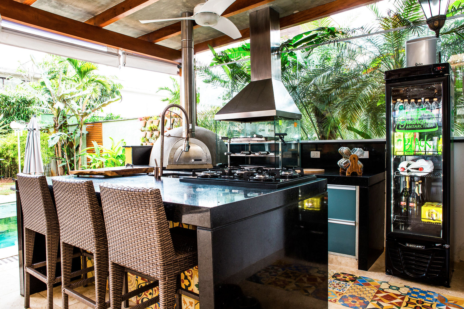 Churrasqueira de Vidro vs. Outros Materiais: Qual a Melhor Opção para Você?