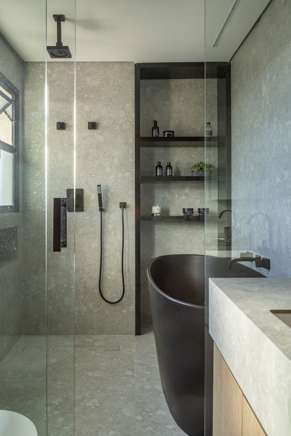 5 ideias de títulos:
1. Chuveiro de Teto: O Guia Completo para um Banho de Luxo
2. Transforme seu Banheiro: Estilos e Inspirações de Chuveiros de Teto
3. Chuveiro de Teto: O que Você Precisa Saber Antes de Comprar
4. Principais Marcas e Modelos de Chuveiros de Teto em 2024
5. Instalação e Manutenção do Chuveiro de Teto: Dicas Essenciais