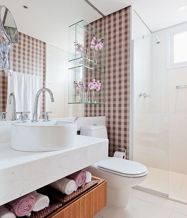 Papel Contact vs. Pintura de Azulejos: Qual a Melhor Opção para Alugados?