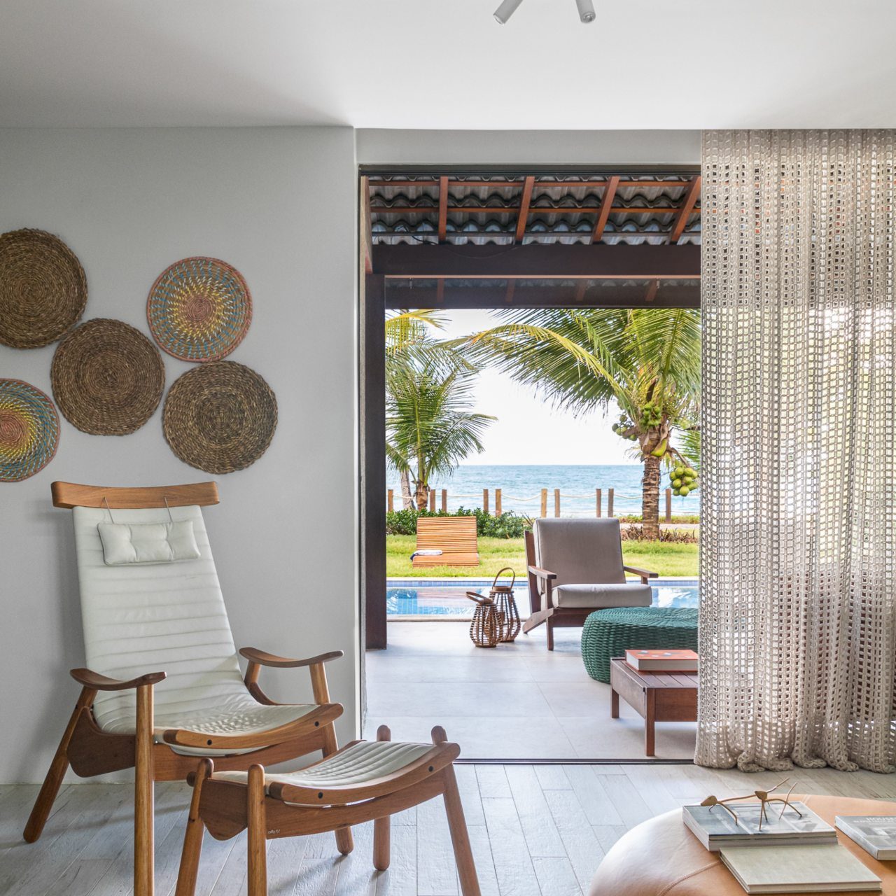 erros comuns decorar sala apartamento praia