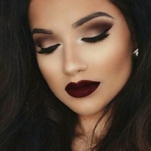 5 ideias de títulos:
1. Guia Completo: Como Escolher a Iluminação Perfeita para sua Maquiagem
2. A Ciência por Trás da Luz Ideal: Temperatura de Cor e IRC para Maquiadores
3. Iluminação de Maquiagem: Erros Comuns e Como Evitá-los
4. Ring Light vs. Espelho Camarim: Qual a Melhor Opção para Você?
5. Dicas de Ouro: Posicionamento Estratégico da Luz para um Make Impecável