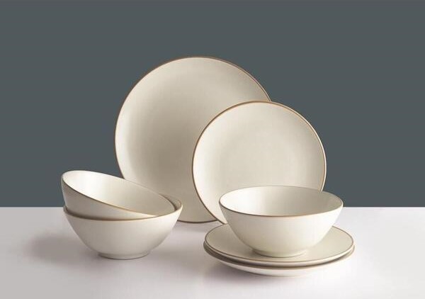 Mesa Posta Perfeita: Quantas Peças de Aparelho de Jantar Você Realmente Precisa?