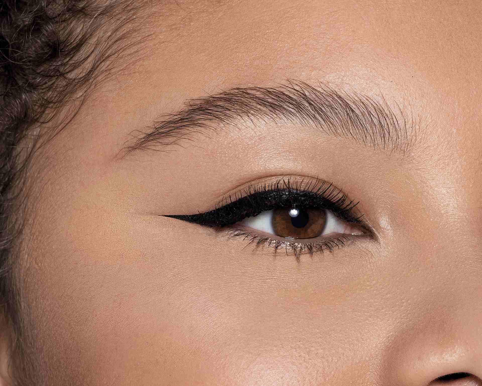 Delineado para pálpebra caída: guia completo