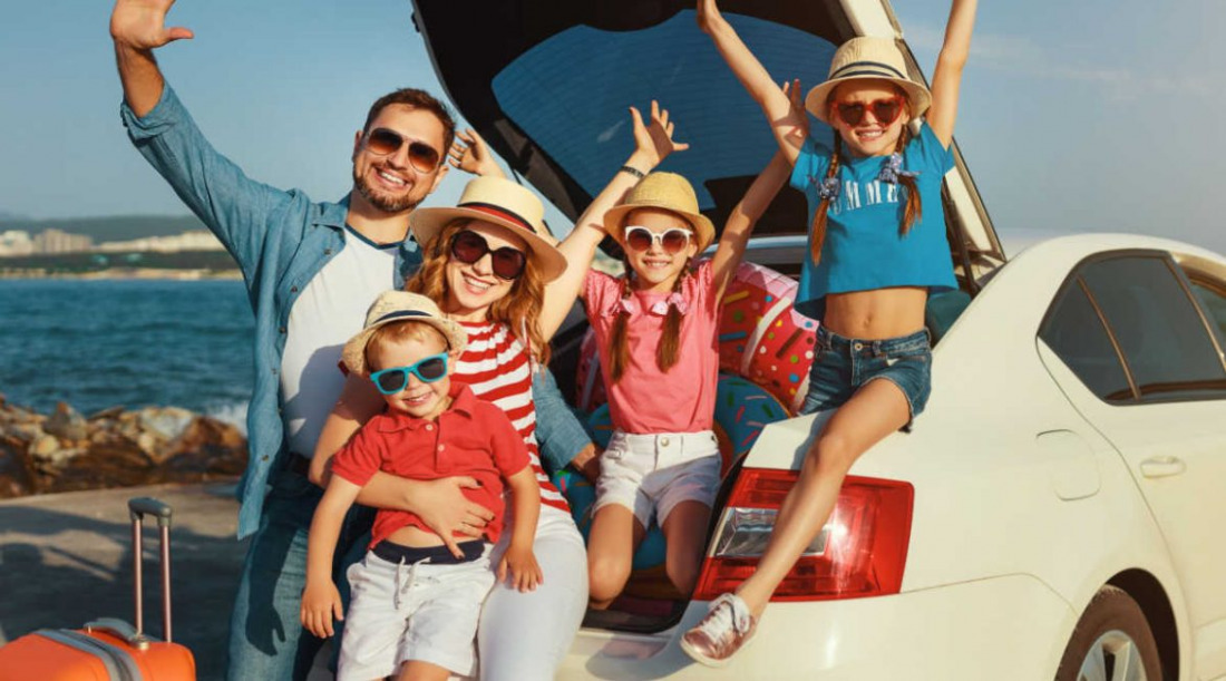 1. Como envolver todos no planejamento da viagem em família.
2. Dicas essenciais de organização para viagens com crianças.
3. Criando memórias inesquecíveis: atividades para fazer em família.
4. Os melhores destinos para viagens em família no Brasil e no exterior.
5. Como garantir a segurança e o bem-estar da sua família em viagens.