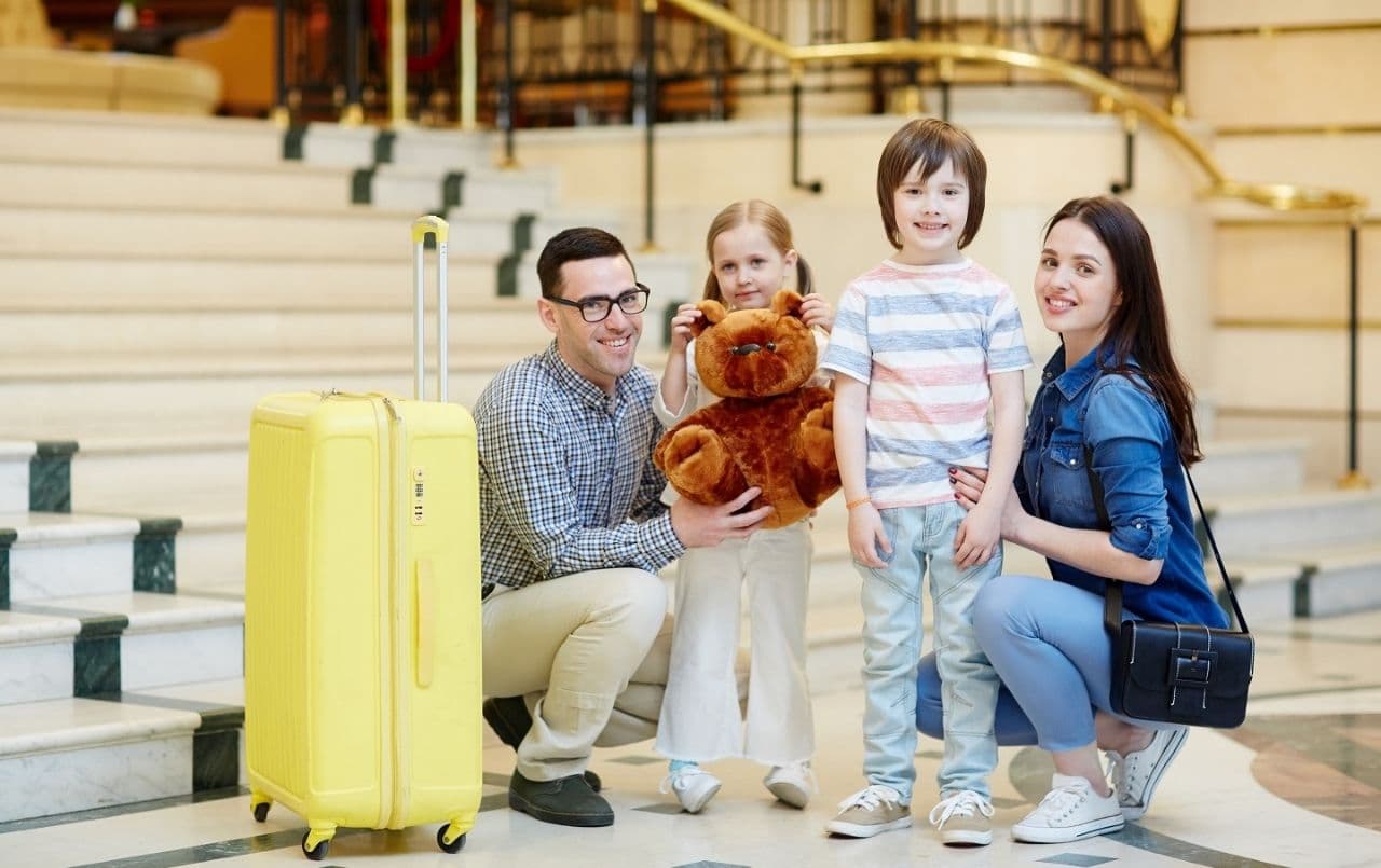 1. Como envolver todos no planejamento da viagem em família.
2. Dicas essenciais de organização para viagens com crianças.
3. Criando memórias inesquecíveis: atividades para fazer em família.
4. Os melhores destinos para viagens em família no Brasil e no exterior.
5. Como garantir a segurança e o bem-estar da sua família em viagens.