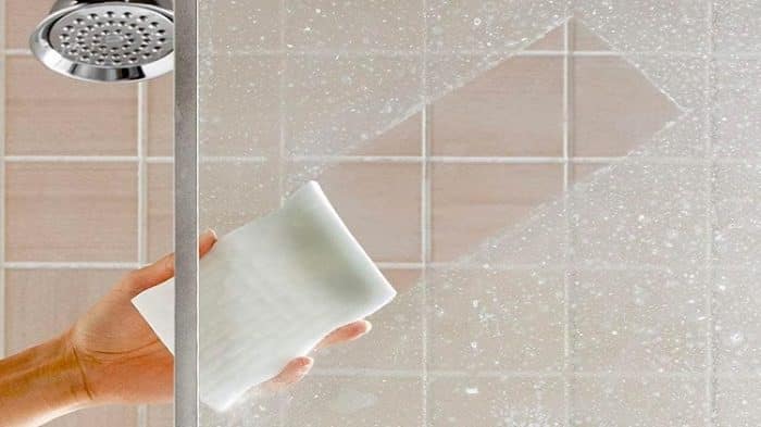 Evite manchas: O segredo para um box de banheiro sempre brilhante