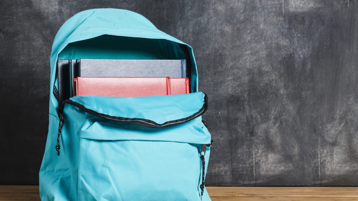 5 ideias de títulos:
1. Guia Completo: Como Lavar Sua Mochila Escolar Sem Danificar
2. Mochila de Couro ou Camurça? Aprenda a Limpar Corretamente
3. Dicas Infalíveis para Remover Manchas Difíceis da Mochila
4. Máquina de Lavar ou Lavagem Manual: Qual a Melhor Opção para Sua Mochila?
5. Como Secar a Mochila Corretamente para Evitar Mofo e Mau Cheiro