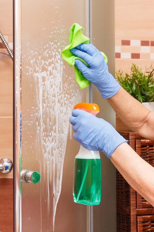 como limpar o box do banheiro