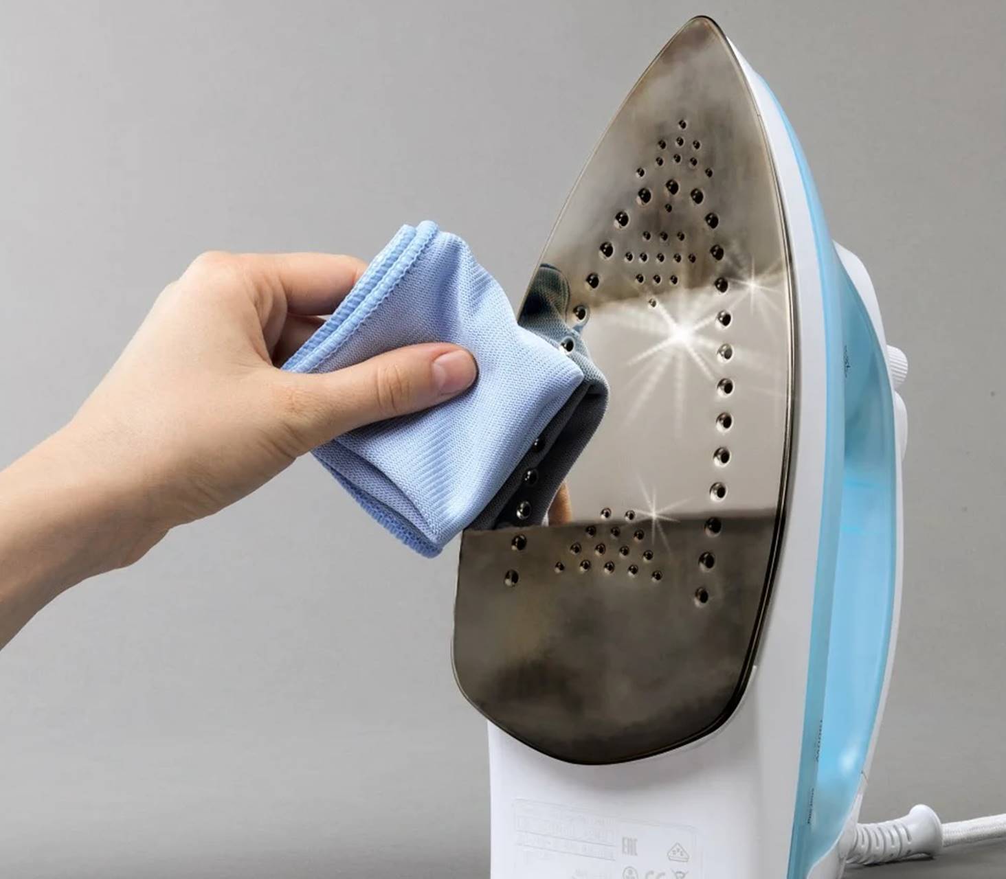 melhores dicas para limpar ferro de passar roupa