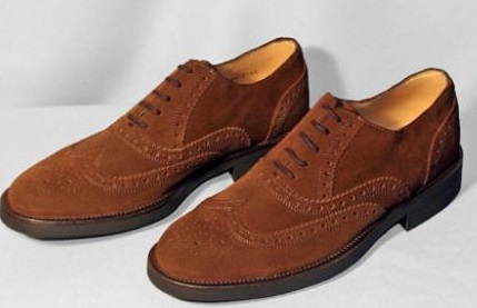 erros comuns ao limpar sapatos de cetim